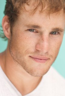 фото Бенедикт Лармор