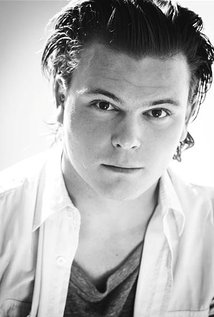 фото Адам Белл