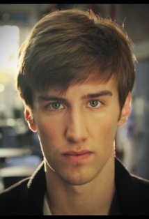 фото Адам Чарлтон