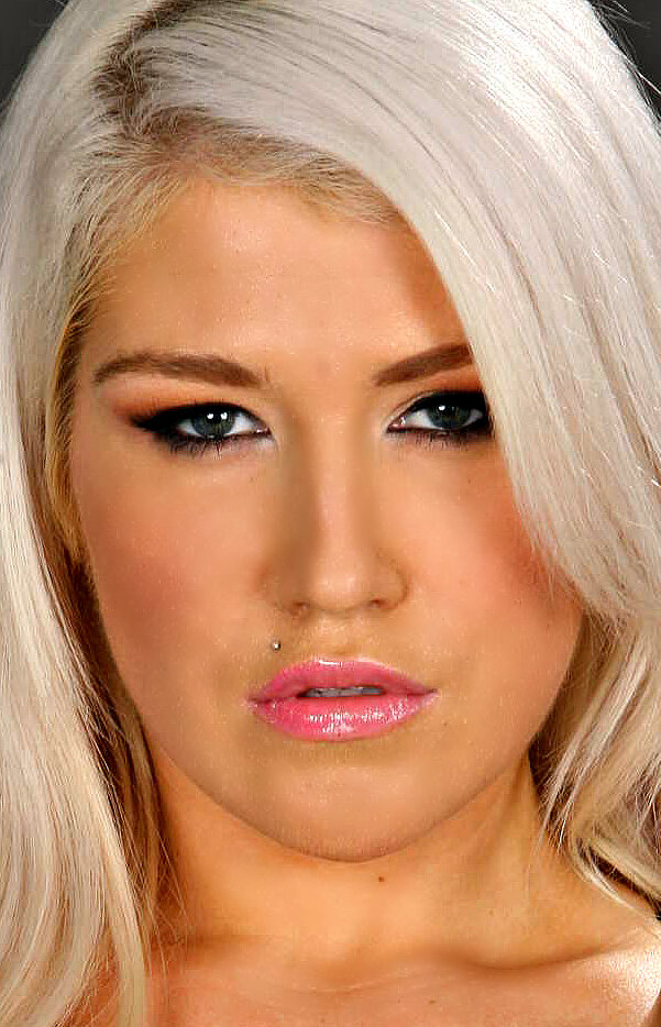 фото Никки Феникс