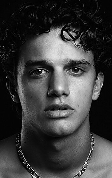 фото Исаак Лав