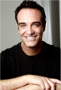 фото Larry Costa