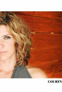 фото Courtney Lomelo