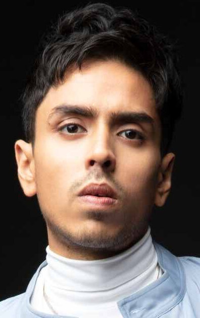 фото Адарш Гурав