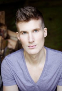 фото Адриан Корри