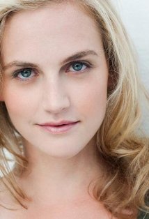 фото Камилла Коллар