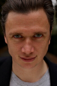 фото Дэнис Лайонс