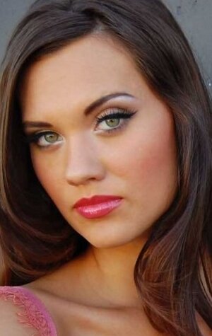 фото Лора Джеймс