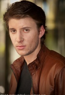 фото Люк Тонли