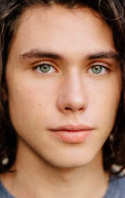 фото Финн Робертс