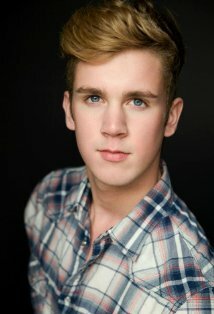 фото Адам Пауэлл