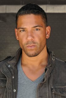 фото Тьяго Робертс