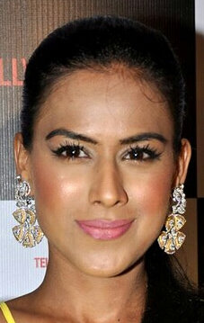 фото Ниа Шарма