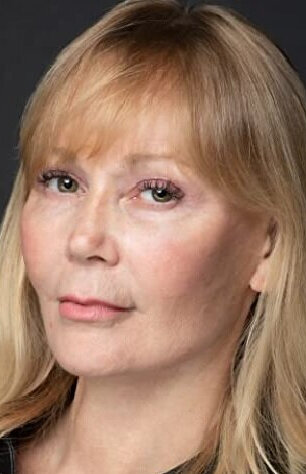 фото Дафна Льюис