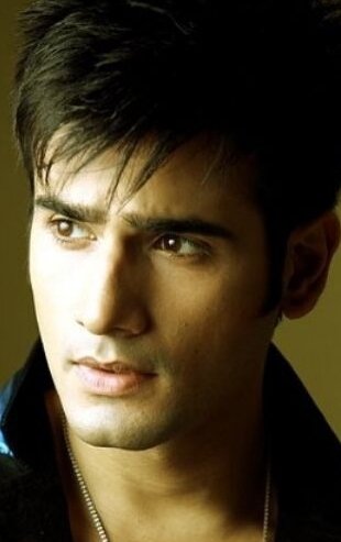 фото Каран Такер