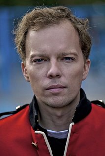 фото Эллиот Джеймс