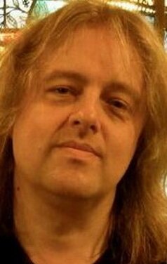 фото Трой Донокли