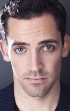 фото Энтони Комис