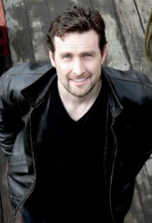 фото Льюис Критчли