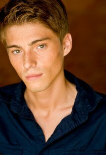 фото Travis Flores