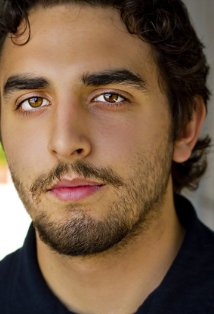 фото Адам Масиас