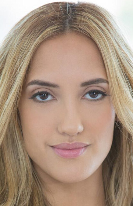 фото Хлоя Амур