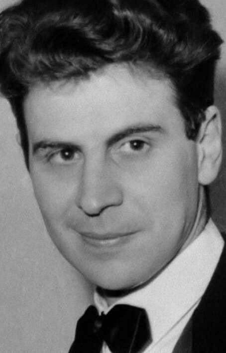 фото Микис Теодоракис