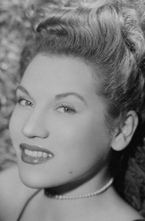 фото Жоэлль Бернар