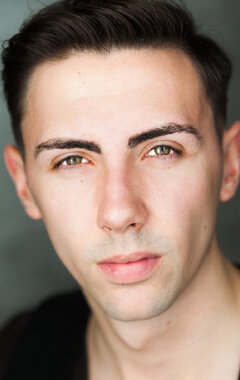 фото Адам Гари