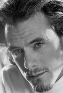 фото Лоуренс Гуган