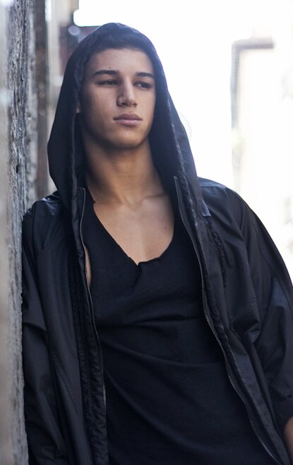 фото Adil Koukouh