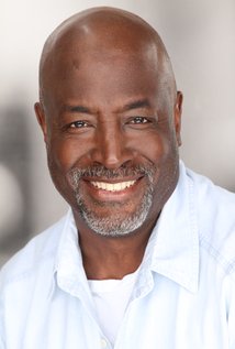 фото Леонард Батлер