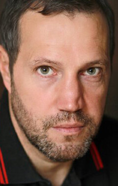 фото Джулиан Риветт