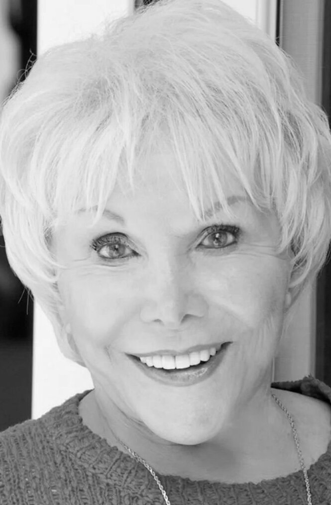 фото Джоан Бенедикт