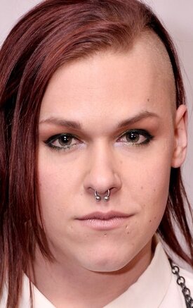 фото Сага Бекер