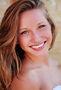 фото Анджелина Льюис