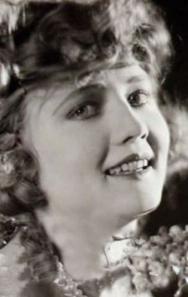 фото Харриет Хэммонд