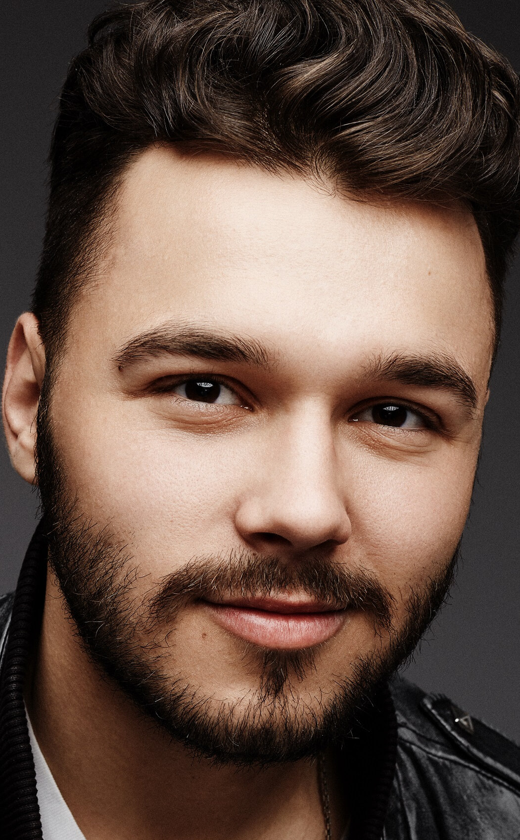 фото Джонатан Эмон