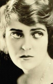 фото Виолет Хеминг