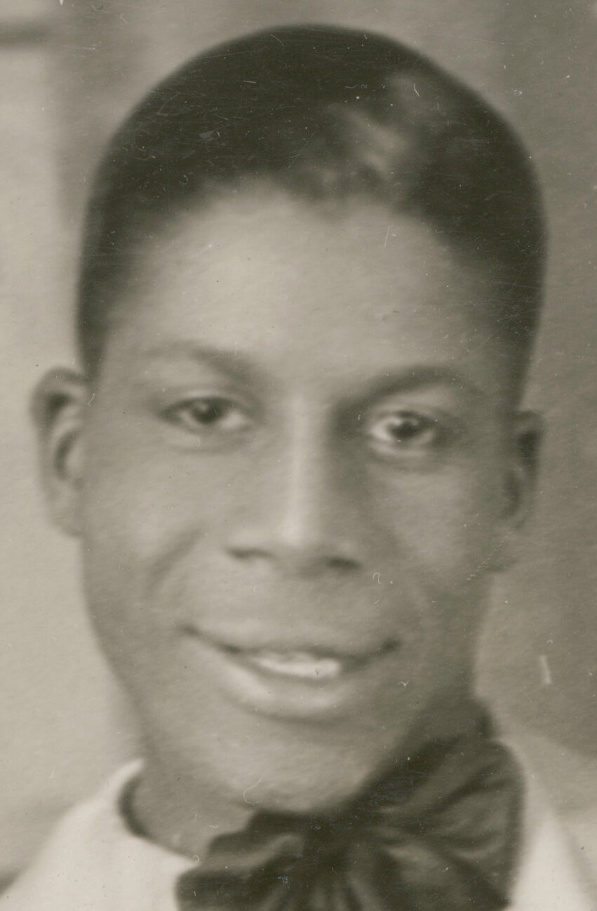 фото Эрл Такер