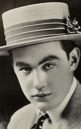 фото Джо Мур