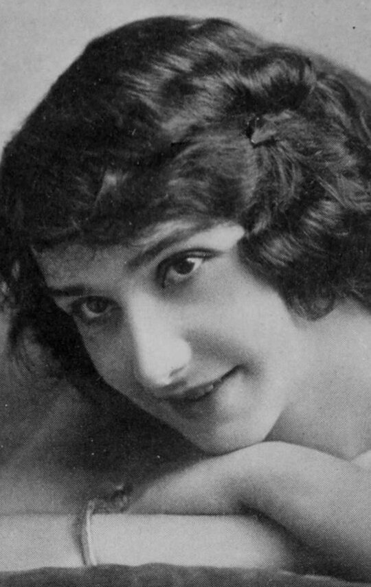 фото Элис Холлистер