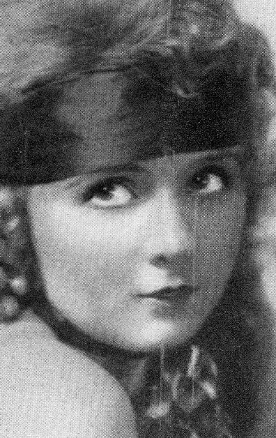 фото Глэдис Лесли