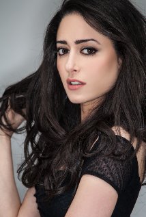 фото Mona Yousefi