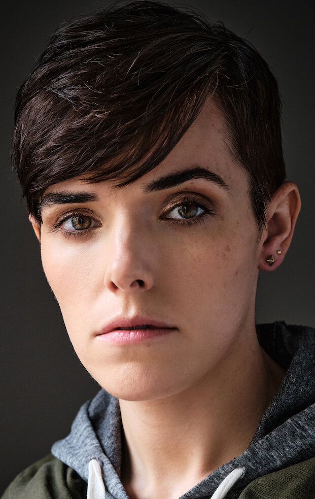 фото Карли Холл