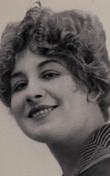 фото Сэлли Крут