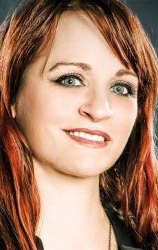 фото Лори Льюис