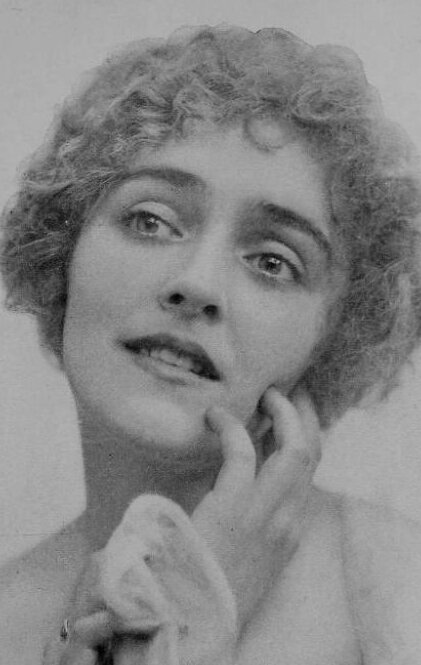 фото Элси Маклеод