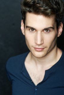 фото Джон Гарет Стоукер