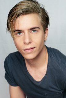 фото Аарон Холлидэй